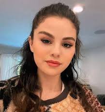 Selena Gomez's Natural Beauty Without Makeup