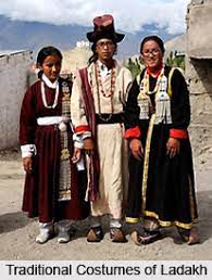 Consequently, we have a blend of dresses, attires, beauty gears from different although the clothing of ladakh have shared designs and make in our different communities, jewellery makes a different story. Costumes Of Ladakh