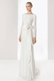 Viele angehende bräute schauen sich direkt nach der verlobung nach ihrem brautkleid um, denn schließlich träumen sie schon seit dem mädchenalter von. Brautkleider Fur Eine Reife Braut Oder Die Zweite Hochzeit Abendkleiderhaus