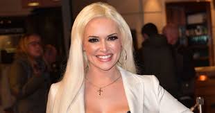 May 19, 2021 · daniela katzenberger hat eine große veränderung auf instagram angekündigt, die sie am 19. Daniela Katzenberger Tschuss Platinblond Sie Hat Eine Neue Haarfarbe Bunte De