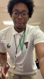 Lmfaooooooooo nah that teacher messy as hell for not leaving the substitute  a note about Sean! 😭, & them babies told you NOT to open that door!  🤭😂😂😂