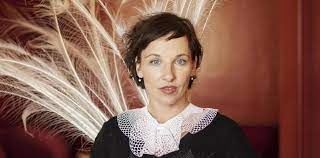 Gestern gestand meret becker zudem, dass ihre tochter lulu zumindest in einem bereich in ihre fußstapfen. Meret Becker Deins Done Tour 2018 Berlin Fern Weh 18 Treibhaus At