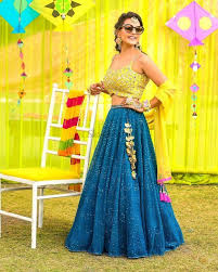 Our Most Favorite Mehndi Outfit Color Combinations For Brides Mehndi Function Dresses Mehndi Outfit Mehendi Outfits