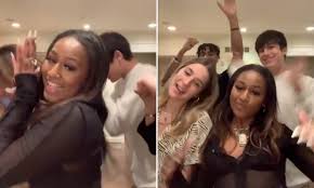 The daughter of the former us president, 19, hit headlines today (december 14, 2020) after a photo from an. Video Of Sasha Obama On Tiktok Goes Around The World But Is Immediately Deleted Wirewag