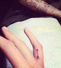 Inspiring Small Tattoo Designs Arrow Tattoos Tiny Arrow Tattoo Arrow Tattoo Finger