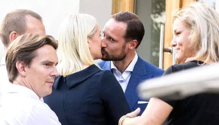 Haakon og Mette-Marit vekker oppsikt i Spania: - Ikke vanlig