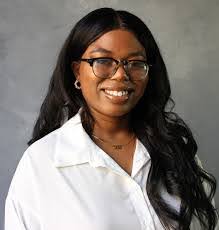 Aileen Gibbons's Instagram, Twitter & Facebook