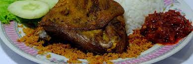 Cabang warung bebek satu ini juga termasuk salah satu jujukan kuliner yang selalu ramai dikunjungi. 10 Kuliner Bebek Enak Di Yogyakarta