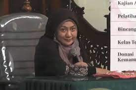 Repost by dr aisyah dahlan documentasi by sembilanolsatu production atrbpnsumut mohon disebarkan video ini ke semua. Biodata Dr Aisyah Dahlan Lengkap Instagram Pendidikan Dan Penghargaan Sosok Profil Ahli Tips Rumah Tangga Mantra Sukabumi