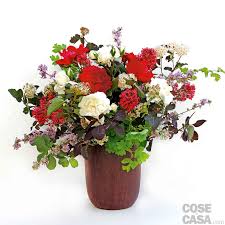 Perfetto per dichiarare il proprio amore con stile e raffinatezza. Un Mazzo Decorativo A Costo Zero Con Rose Bianche Rosse Cose Di Casa