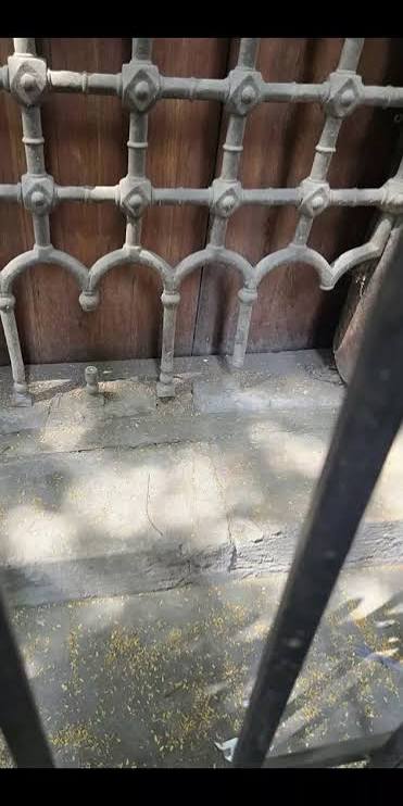 اختفاء قطع من شباك سبيل مصطفى سنان باشا الأثري في شارع سوق السلاح