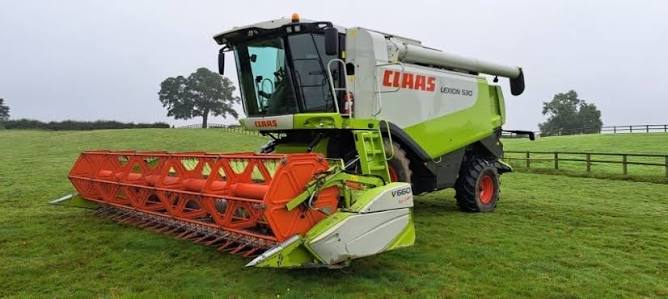 Claas Lexion 530 Combine