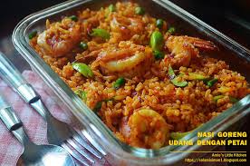 Apa apa jenis nasi goreng, lebih lebih lagi nasi goreng kampung yang menggunakan ikan bilis. Amie S Little Kitchen Nasi Goreng Udang Dengan Petai