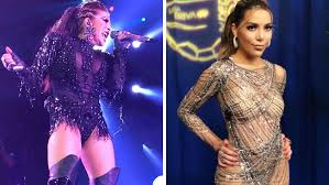 Se estima que alejandra guzmán ha vendido más de 20 millones de discos desde su debut, lo que la convierte en una de las cantantes latinas con mayores ventas. Alejandra Guzman Rompe En Llanto En Concierto Al Recordar A Su Hija Frida