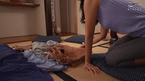 VEMA-186 女牛仔骑在她的臀部上，直到她在里面射精！爱精子的精干妻子的家务服务- 水川堇