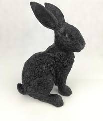 • das ist das ganz normale schicksal einer kuh! Schwarzer Hase Grosser Hase Fruhlingsdekoration Osterdekoration Denkfigur Hase Tischdekoration Schwarz Drosselbart Design Von Drosselbart Design