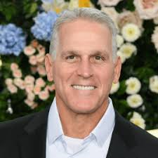 Goldie Hawn parties then crawls into her limo at 4 a.m.