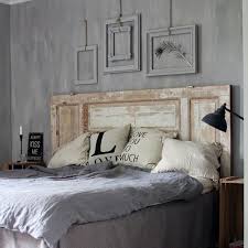 Bonne Nuit Idee Tete De Lit Avec Ancienne Porte Poncage Leger Pour Effet Ancien Love Deco Diy Home Interior Avec Images Idee Tete De Lit Deco Tete De Lit Deco Maison