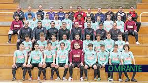 Chegada do autocarro da seleção nacional ao palácio; O Mirante A Seleccao Nacional De Futsal Sub 15