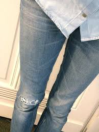 From middle high german vlicken, denominal from vlëc = modern fleck, to apply flecks to. Diy Jeans Mit Spitze Flicken