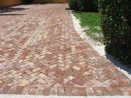 Se trata del tipo de ladrillo más común al momento de realizar una construcción; Piso De Ladrillo Para Jardin Piso De Ladrillo Suelos De Exterior Patio Rustico