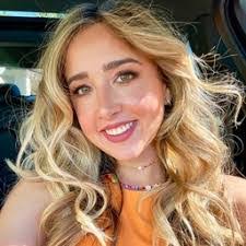 Daniela Rios's Instagram, Twitter & Facebook