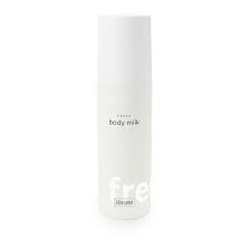 Die Fresh Body Milk Ist Eine Reichhaltige Pflege Die Speziell Fur Die Bedurfnisse Trockener Korperhaut Entwickelt W Body Milk Natural Essential Oils Oil Plant