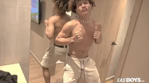 Latino muscle beach boy Ciao Alves is showering abs