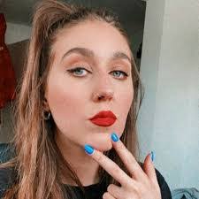 Jenni Mcleod's Instagram, Twitter & Facebook