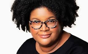 Ellie Duke's Instagram, Twitter & Facebook