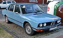 İlk bakışta dinamik silueti ve sadeleştirilmiş tasarım diliyle kendini ifade eden, şık ve atletik bir etki yaratıyor. Bmw 5 Series Wikipedia