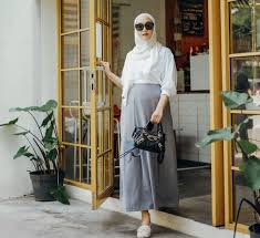Pada ibu hamil muda bukan berarti harus mengkonsumsi makanan dengan porsi yang lebih banyak akan tetapi memperhatikan kualitas dari makanan yang anda konsumsi. 7 Inspirasi Ootd Ibu Hamil Stylish Ala Selebriti