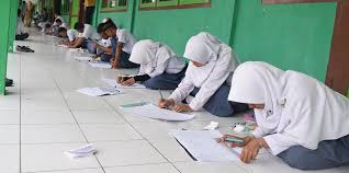 Kami membuatnya sepaket, ayat kursi, al fatihah, ayat seribu dinar, allah muhammad dan lainnya. Lomba Kaligrafi Surat Al Ikhlas