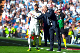 Resultado de imagen de fotos de el real madrid entrenador zinedine zinedan