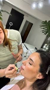El maquillaje, una herramienta de comunicación no verbal que marca la  diferencia. 💄Las chicas de @noegranerobeautystudio nos hacen lucir  impecables sin perder nuestra naturalidad.🥰Para el día a día o ...