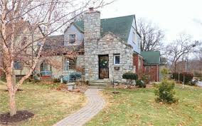 1009 W 77th Ter Kansas City Mo 64114 299 000 Home And Family House Styles Building A House