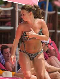 Coleen and wayne rooney live in cheshire with their sons kai, klay, kit and cass, in a house that is said to be worth £6million. Coleen Rooney Almost Flashes Her Boobs On The Beach In Barbados After Family Arrived With Ten Suitcases Of Luggage