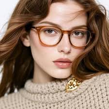 Laurie Large's Instagram, Twitter & Facebook