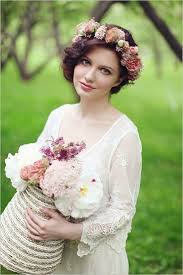 Coronita cu flori, pentru domnisoare de onoare sau mireasa din flori artificiale. Invitatii De Nunta Nuptialis Coafura De Mireasa Coronita Cu Flori Bridal Looks Floral Crown Wedding Bohemian Bridal Hair