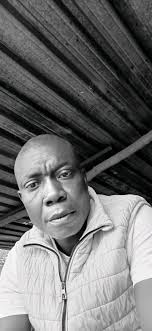 How to remove people from the background of a picture?