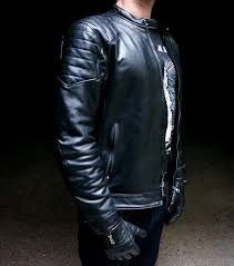 Le blouson segura oskar est un blouson en textile au look vintage alliant sécurité avec ses protections homologuées ce aux coudes ainsi qu'aux épaules, une poche pour pouvoir ajouter une protection dorsale, ainsi qu'une coupe qui. Furygan Russel Blouson Moto Vintage 4h10 Veste En Cuir Pour Homme Vetements Cafe Racer Blouson Cuir