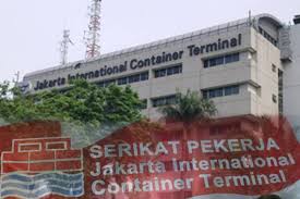 Pelabuhan ini menangani lebih dari 30% komoditi non migas indonesia, disamping itu 50% dari seluruh arus barang yang keluar / masuk indonesia. Serikat Pekerja Jict Klarifikasi Soal Gaji Fantastis