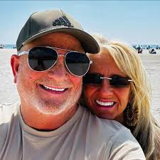 Is there a pay self washer/dryer