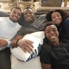Latest on toronto blue jays designated hitter vladimir guerrero jr. Ken Griffey Jr Is A Proud Dad Of Three Grown Up Kids Meet The Mlb Hall Of Famer S Family