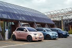 Fiat 500 private lease betekent zorgeloos in een nieuwe fiat rijden voor een vast bedrag per maand. Electric Fiat 500 Price And Specs Revealed Leasing Com