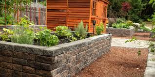 Choosing the Best Retaining Wall Material for Your Project