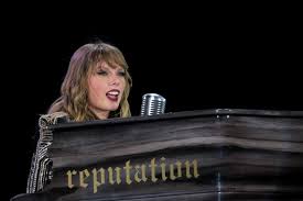 Taylor Swift At The Reputation Stadium Tour Performing Long Live New Year S Day Mashup Taylor Swift Repuation Taylor Swift New Taylor Swift 2018