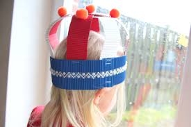 Verder kun je de volgende dingen alvast klaarleggen voor het knutselen van de kroontjes; Kroon Knutselen Koningsdag Koninginnedag Oranje Holland Kroontje Maken Diy Medium Volgmama Nederlandse Mamablog