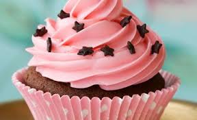 Cupcakes Chocolat Fraise Pour 12 Personnes Recettes Elle A Table Recette Recette Cupcake Gateau Savoureux Mini Gateau