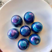 I Made Iridescent Chocolate Bonbons Hand Painted Since I Dont Have A Airbrush Lol Baking Chocolate Bon Bons Hand Painted